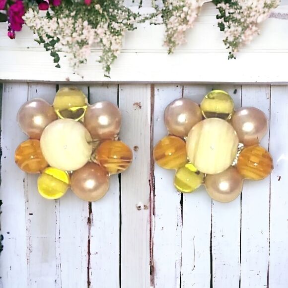 Vtg Glass Beaded Earrings Pastels Cluster MCM Tan Lavender Faux Pearls Japan. - Picture 1 of 15